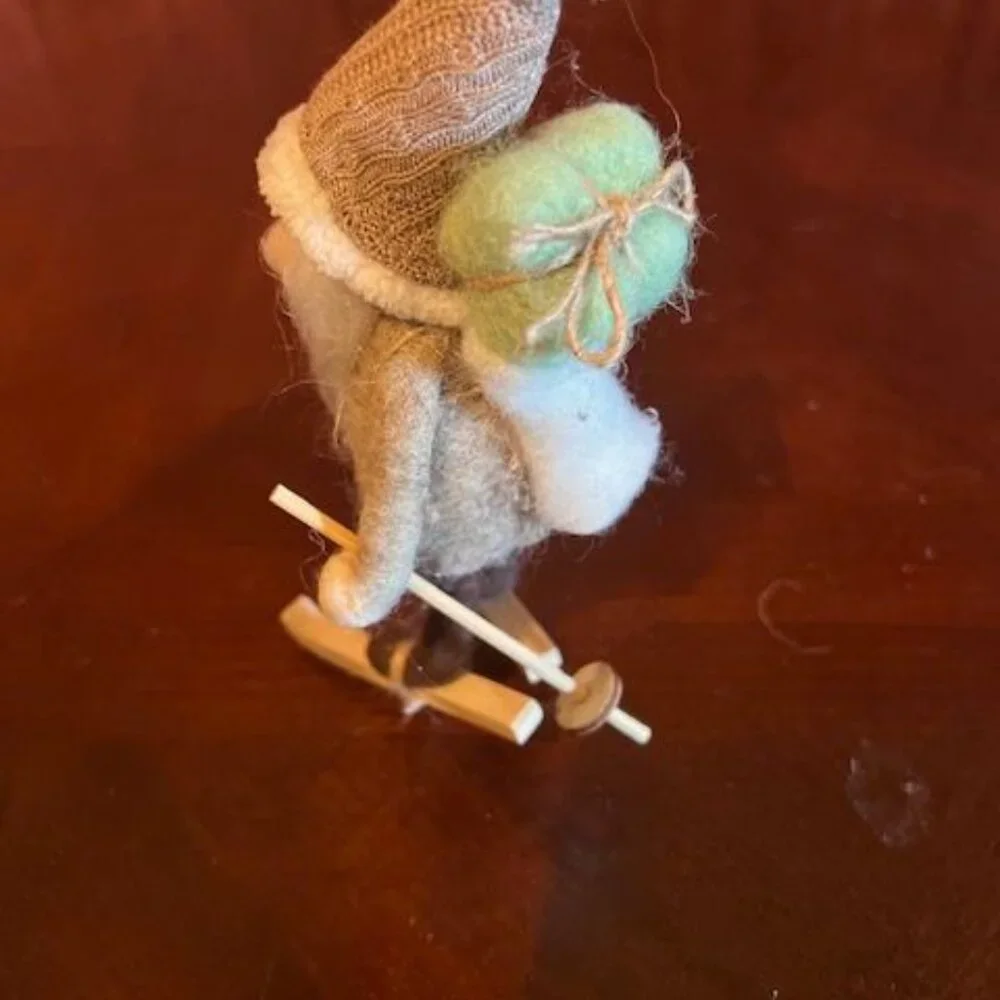 Vintage style Wool‎ & Felt Skiing Santa Claus Christmas Ornament with backpack